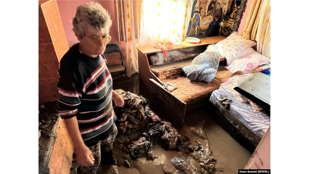 Pentru mulți oameni, aceste inundații au ruinat agoniseala de-o viață. Slobozia Conachi/jud. Galați, 16 septembrie.