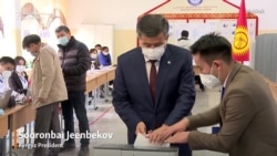Kyrgyz Voters Line Up Outside Polling Stations