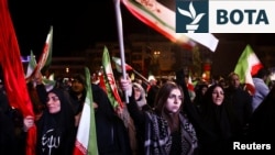 Qytetarët në Teheran festojnë për armëpushimin.