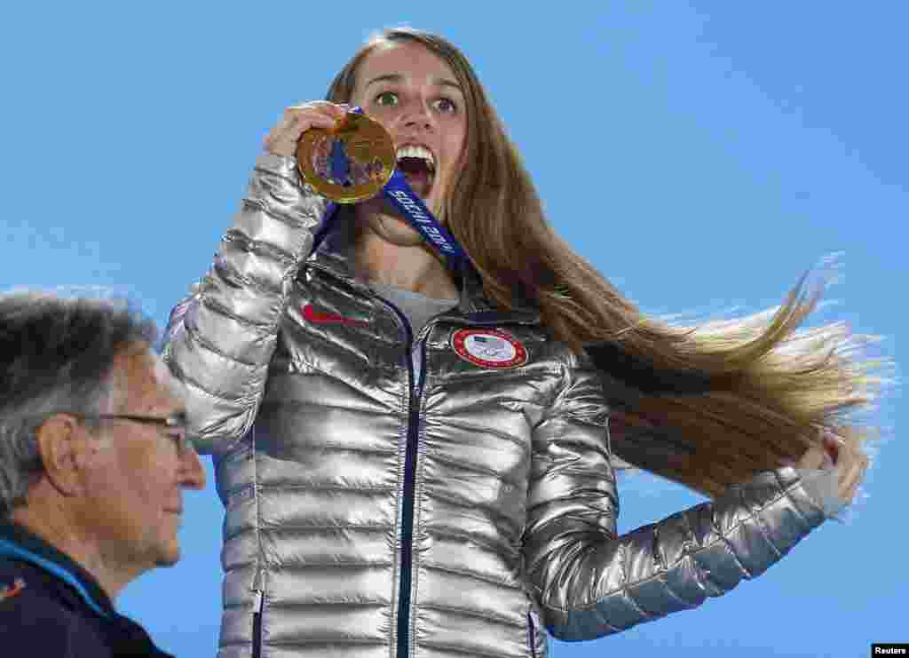 Gold-medallist Maddie Bowman of the United States celebrates during the victory ceremony for the women&#39;s freestyle-skiing halfpipe. (Reuters/Shamil Zhumatov)