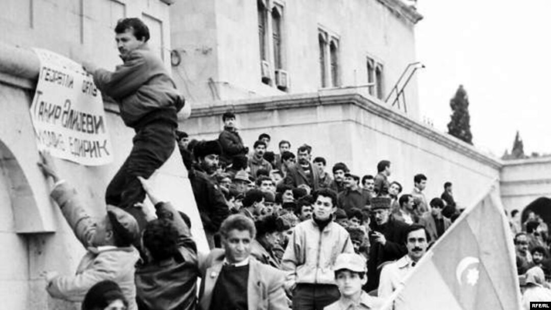 Fərqli münasibətlərə baxmayaraq, bu gün 17 noyabr rəsmi bayramların sırasındadır – Milli Dirçəliş Günüdür