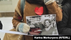 Плакат участницы "Цепи солидарности" в Москве. Фото: Карина Меркурьева