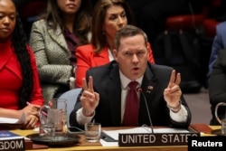 Mike Waltz răspunde interpelărilor din Consiliul de Securitate al ONU despre capturarea liderului venezuelean Nicolas Maduro și a soției sale Cilia Flores.