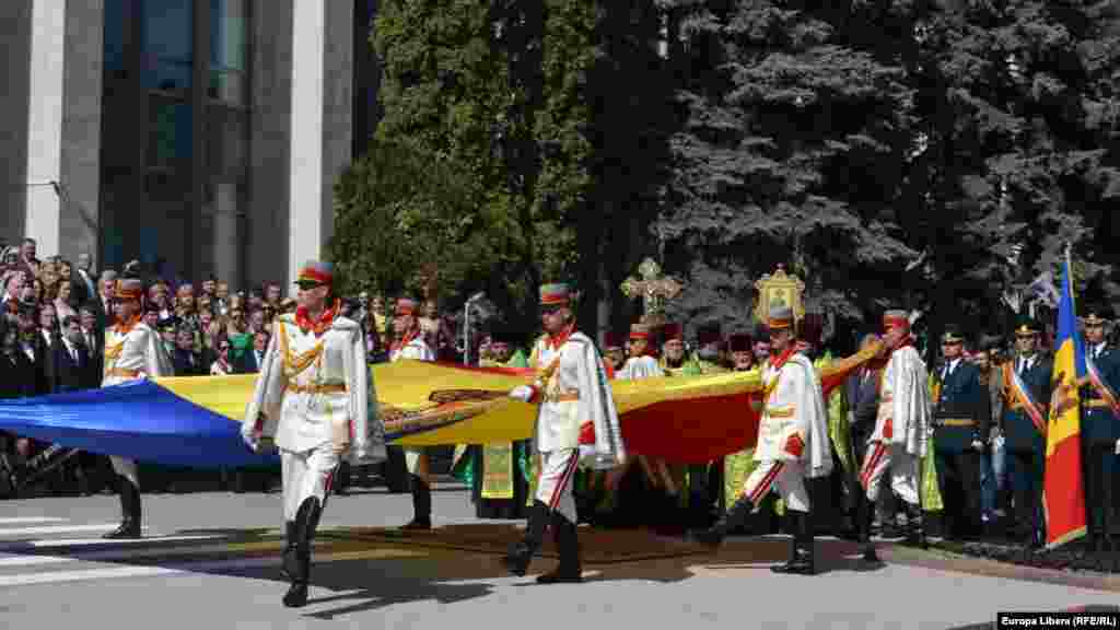Moldova - Ceremonia festiva de Ziua Tricolorului la Chisinau. (Europa Libera/Alla Ceapai)