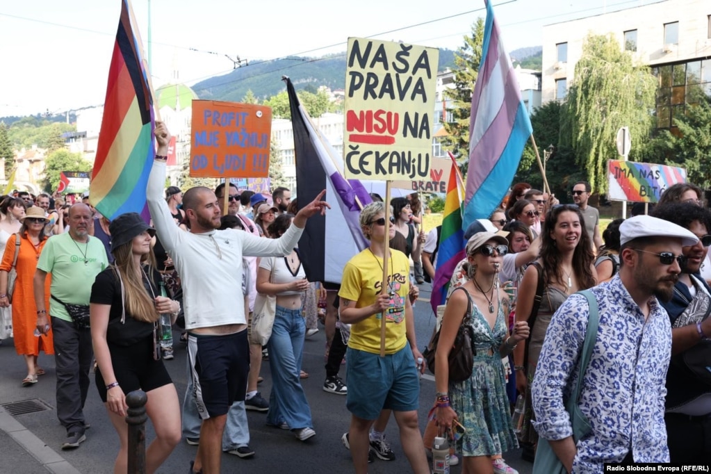 Sedma Bh. povorka ponosa održana je u subotu u Sarajevu pod sloganom "Sve nam boje dobro stoje".
