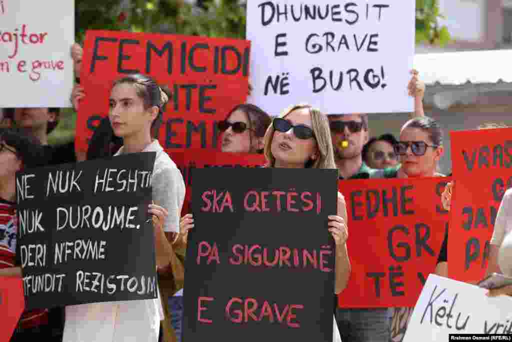 Përveç vrasjes në Malishevë më 23 gusht, vetëm tre ditë më vonë, në Prizren një grua 80-vjeçare u vra. Dorasi i dyshuar është bashkëshorti i viktimës, 81-vjeçar.