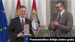 „Ovo je za mene velika čast", rekao je u obraćanju medijima pomoćnik komandanta Nacionalne garde Ohaja, general-major Stiven Stajvers nakon što ga je predsednik Srbije Aleksandar Vučić 16. juna odlikovao Ordenom srpske zastave drugog stepena. 