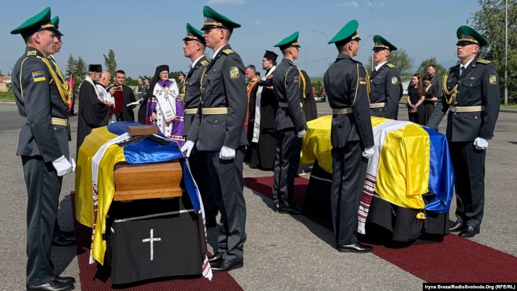 Зустріч прахів провідника ОУН Андрія Мельника та його дружини Софії Федак-Мельник на пункті пропуску на Закарпатті 21 травня 2026 року