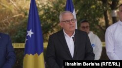 Ministri në detyrë, Xhelal Sveçla, gjatë konferencës për media.