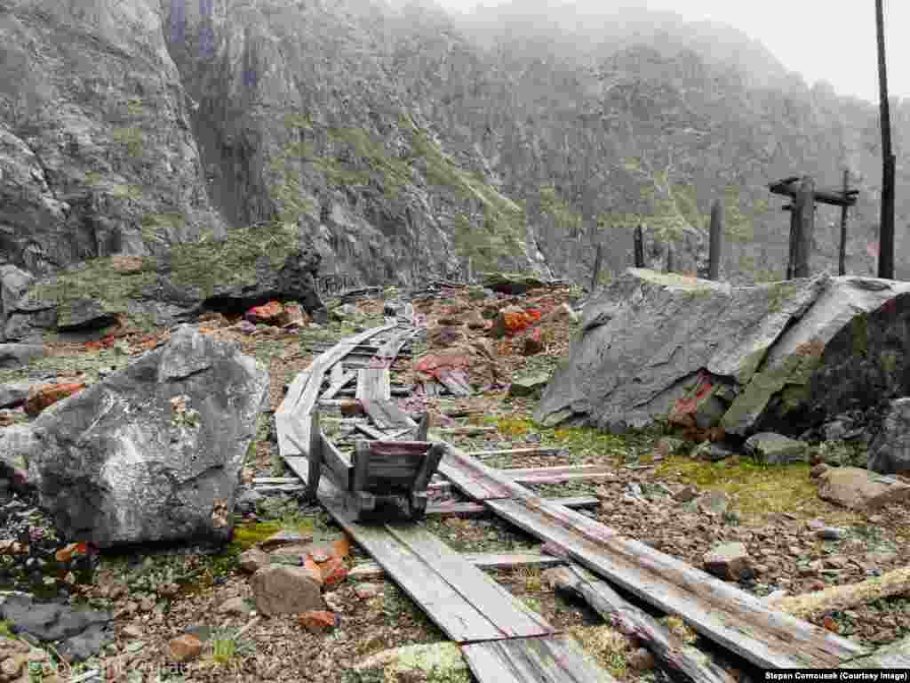 Urmele GULAG-ului în munții Kodar, la nord-est de lacul Baikal.