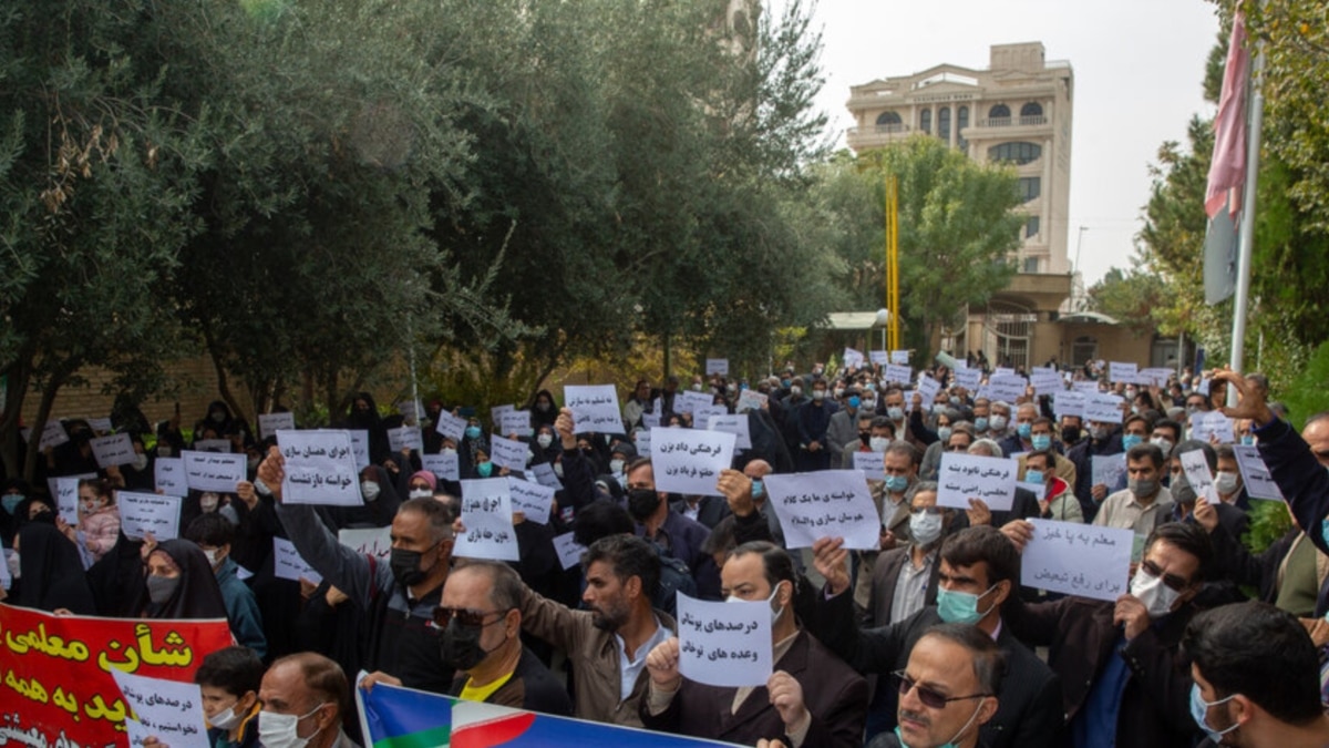 Iranian Students, Teachers, Activists Team Up In Rallies Decrying State Of Education - Vimarsana News