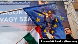 ულტრამემარჯვენეების აქცია ევროკავშირის წინააღმდეგ ბუდაპეშტში. 2012 წელი