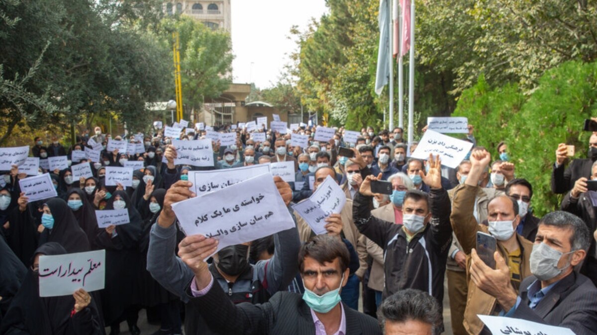 افزایش حقوق و مزایای معلمان ایران پس از اعتراضات گسترده تصویب شد