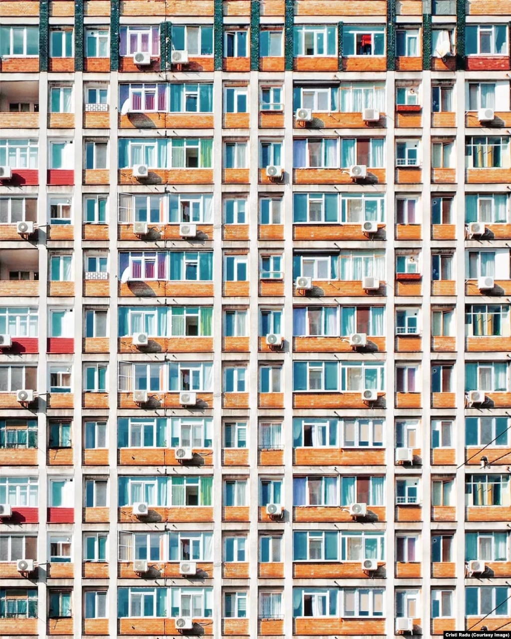 Posting as raidenbucharest, Radu finds the sublime within the ordinary, like this span of a residential building in the capital.