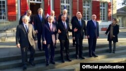 Սերժ Սարգսյանն ու Իլհամ Ալիևը Բեռնում, 19-ը դեկտեմբերի, 2015թ․, արարողակարգային լուսանկար
