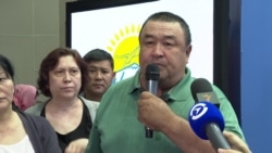 Десятки человек протестуют против «судебного произвола» в офисе «Нур-Отана»