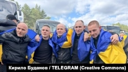 Вызваленыя з расейскага палону ўкраінцы. Ілюстрацыйнае фота