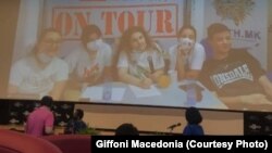 Илустрација - Како се следи вклучувањето на македонското жири, во салата во Џифони, Италија