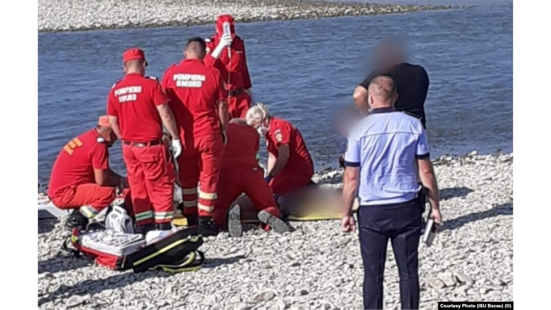 Primul dintre copii a fost găsit după trei ore și supus manevrelor de resuscitare