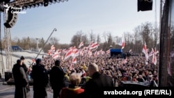 Падчас мітынгу-канцэрту каля Опэрнага тэатру