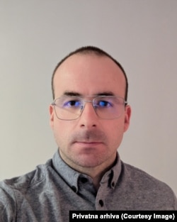 Kod više budžetskih stavki nedostaju jasna obrazloženja, podaci i sektorski dokumenti koji bi pokazali zašto se troškovi menjaju i kakva se politika zapravo sprovodi, ukazuje za RSE Marko Milanović, iz Fiskalnog saveta Srbije.