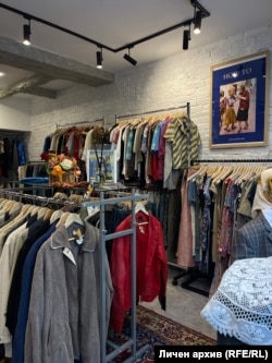  Магазинът How to Babushka от вътрешната страна 