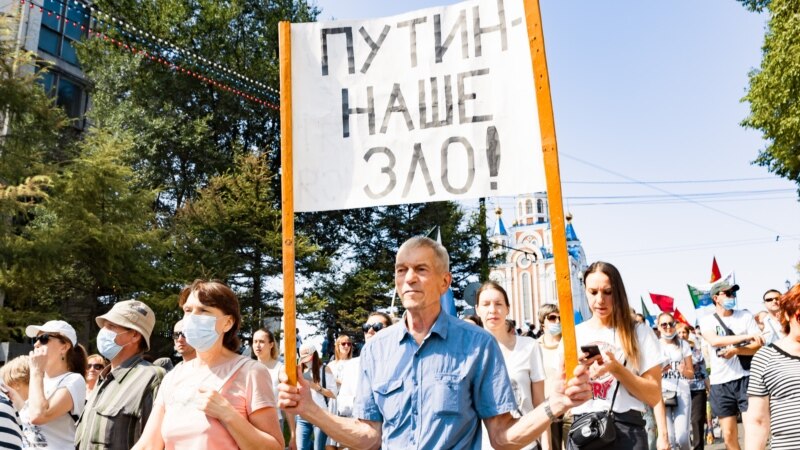 «Кровавый диктатор просто так не уйдет». Что ждет протест в Хабаровске и Минске?