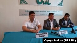 "Мекеним Кыргызстан" партиясынын мүчөлөрү Ошто курган маалымат жыйын. 14-сентябрь, 2017