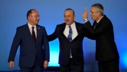 Ministrul de Externe al României, Bogdan Aurescu, alături de omologul său turc, Mevlut Cavușoglu, și secretarul general al NATO, Jens Stoltenberg, în timpul ministerialei NATO de la București din noiembrie 2022, a doua reuniune NATO care are loc în România în ultimii 15 ani. 