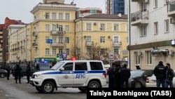 Полиция на месте нападения, Грозный, Чечня, 28 декабря 2020 года