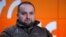 Руслан Циганков пояснив, що зараз військові, які за станом здоров’я не можуть виконувати бойові завдання, залишаються на тилових посадах і отримують мінімальні зарплати – близько 20 тисяч гривень