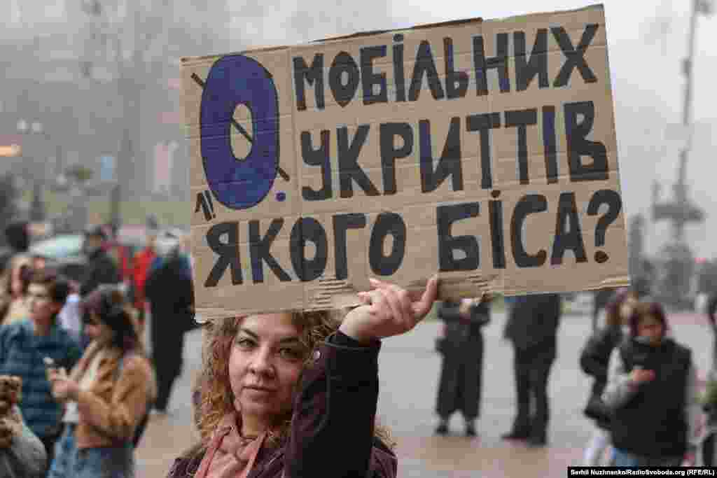 14 жовтня, під час виступу у Верховній Раді України, Віталій Кличко заявив: «Ми, як міська влада, намагаємось всіма силами забезпечити життєдіяльність міста, попри ляпаси, які постійно намагається нам дати центральна влада»