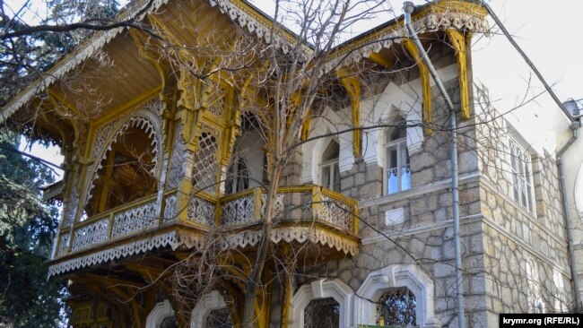 Різьблений балкон музею Лесі Українки
