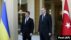 Президент України Володимир Зеленський (ліворуч) і президент Туреччини Реджеп Ердоган. Стамбул, 16 жовтня 2020 року