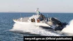 Російський катер прикордонної служби ФСБ в Азовському морі