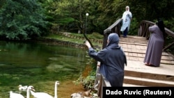 Turisti sa Bliskog istoka uživaju u ljepotama parka prirode Vrelo Bosne, Ilidža