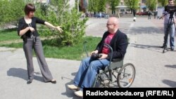 Черкаські журналісти та громадські діячі прожили годину з інвалідністю