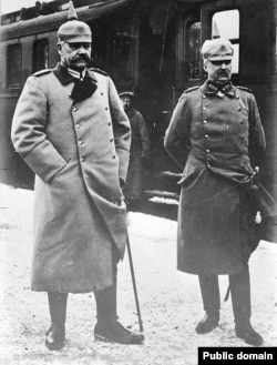 Mareșalul Paul von Hindenburg și gen. Erich Ludendorff (Foto: Centrul de Cultură și Istorie Militară, Chișinău)