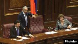 Armenia -- Galust Sahakian (C) takes over as new speaker of the National Assembly, Yerevan, 29Apr2014