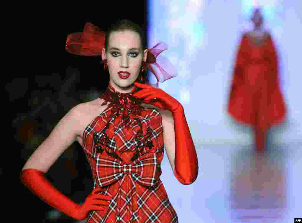 A model wears a creation by Russian fashion designer Slava Zaitsev during the Fashion Week in Moscow on March 29, 2013.