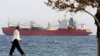 Деякі російські судна зупинили поставки в Україну після затримання танкера в Херсоні – Reuters