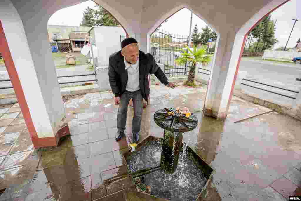 Astaranın Ərçivan kəndində yerləşən (kükürdlü) yanar bulaqdan digər kəndin insanları da qablara dolduraraq evlərinə aparıb mədə bağırsaq problemlərində dərman kimi istifadə edirlər.