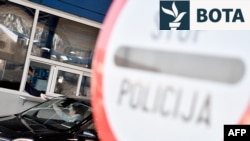 Pikë kufitare mes Serbisë dhe Kroacisë. Fotografi nga arkivi.