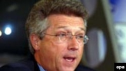 "Moramo se podsjetiti da su Sjedinjene Države i Evropa ratovale da bi osigurale opstanak Kosova", kaže Wolfgant Petritsch.