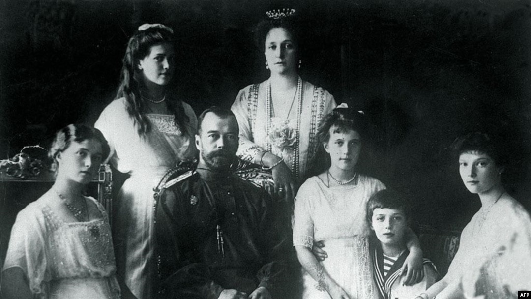 Николай II с семьёй. 1914 год