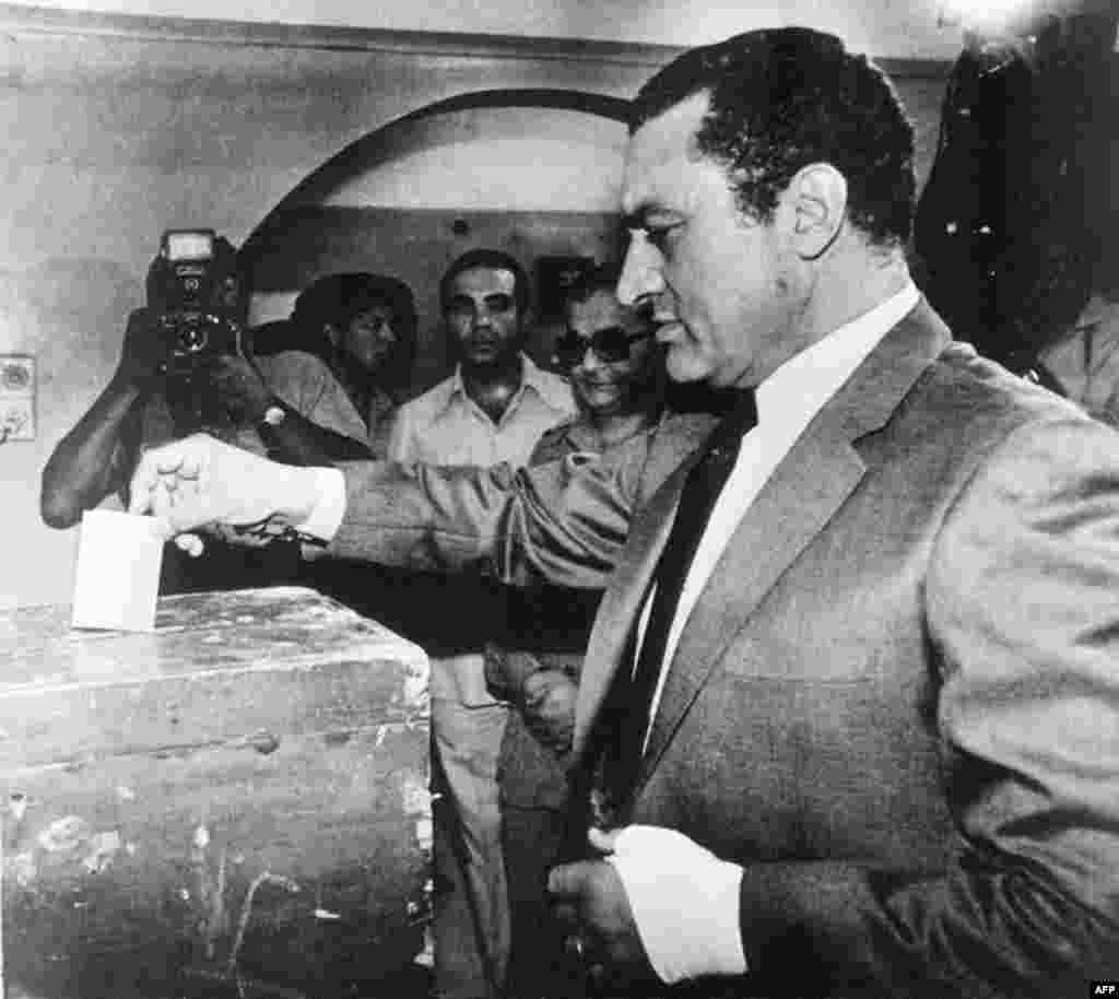 Mubarak votes in an October 13, 1981, referendum on whether he will succeed the slain President Anwar Sadat.