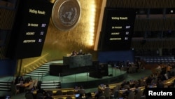 Вынікі галасаваньня за ўхваленьне праекту рэзалюцыі ў падтрымку ўстойлівага міру ва Ўкраіне ў 4-ю гадавіну ўварваньня Расеі ва Ўкраіну, штаб-кватэра Арганізацыі Аб’яднаных Нацый у Нью-Ёрку. 24 лютага 2026