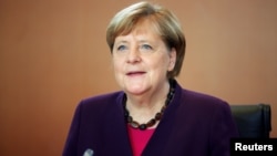 За словами Анґели Меркель, країна успішно подолала «першу фазу» пандемії, число нових виявлених випадків інфікування неухильно знижується