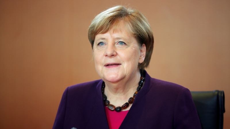 Меркель получила первую дозу вакцины AstraZeneca

