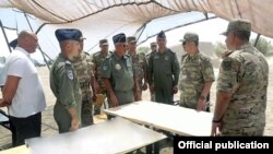 Министр обороны Азербайджана посетил оперативный штаб, созданный в связи с крушением МиГ-29, 25 июля 2019 г.
